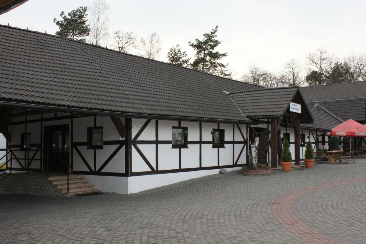 Hôtel Park Lesny 'U Kaczyny' à Rogow Extérieur photo