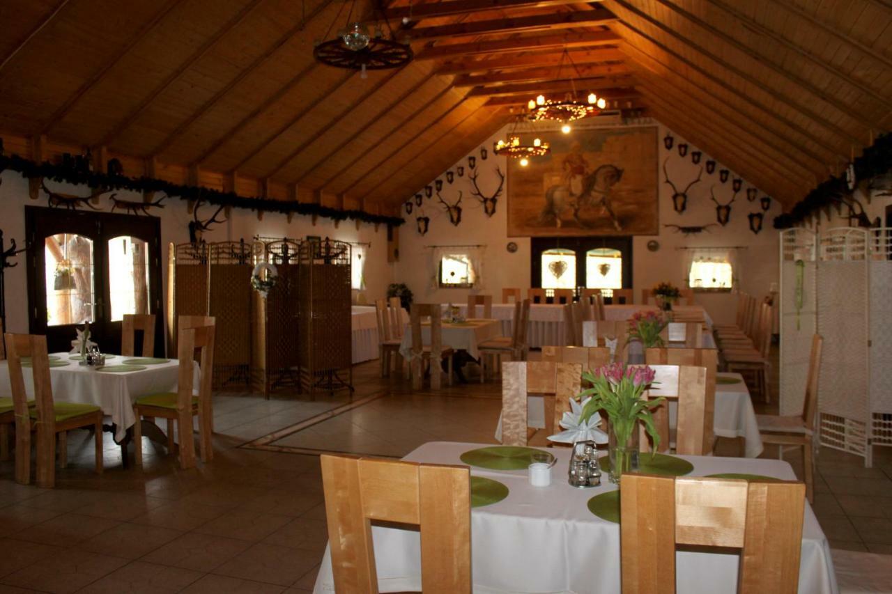 Hôtel Park Lesny 'U Kaczyny' à Rogow Extérieur photo