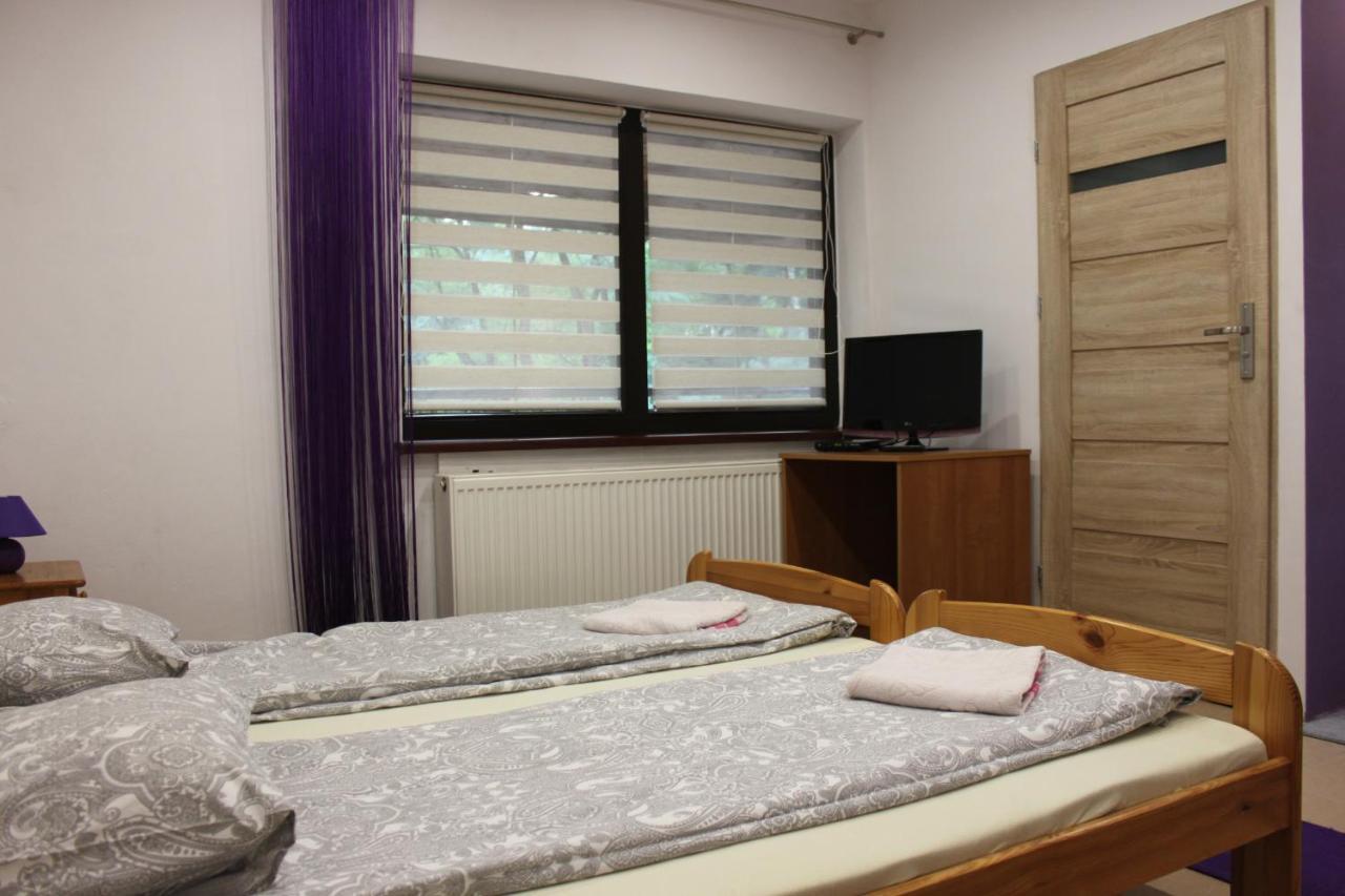Hôtel Park Lesny 'U Kaczyny' à Rogow Extérieur photo