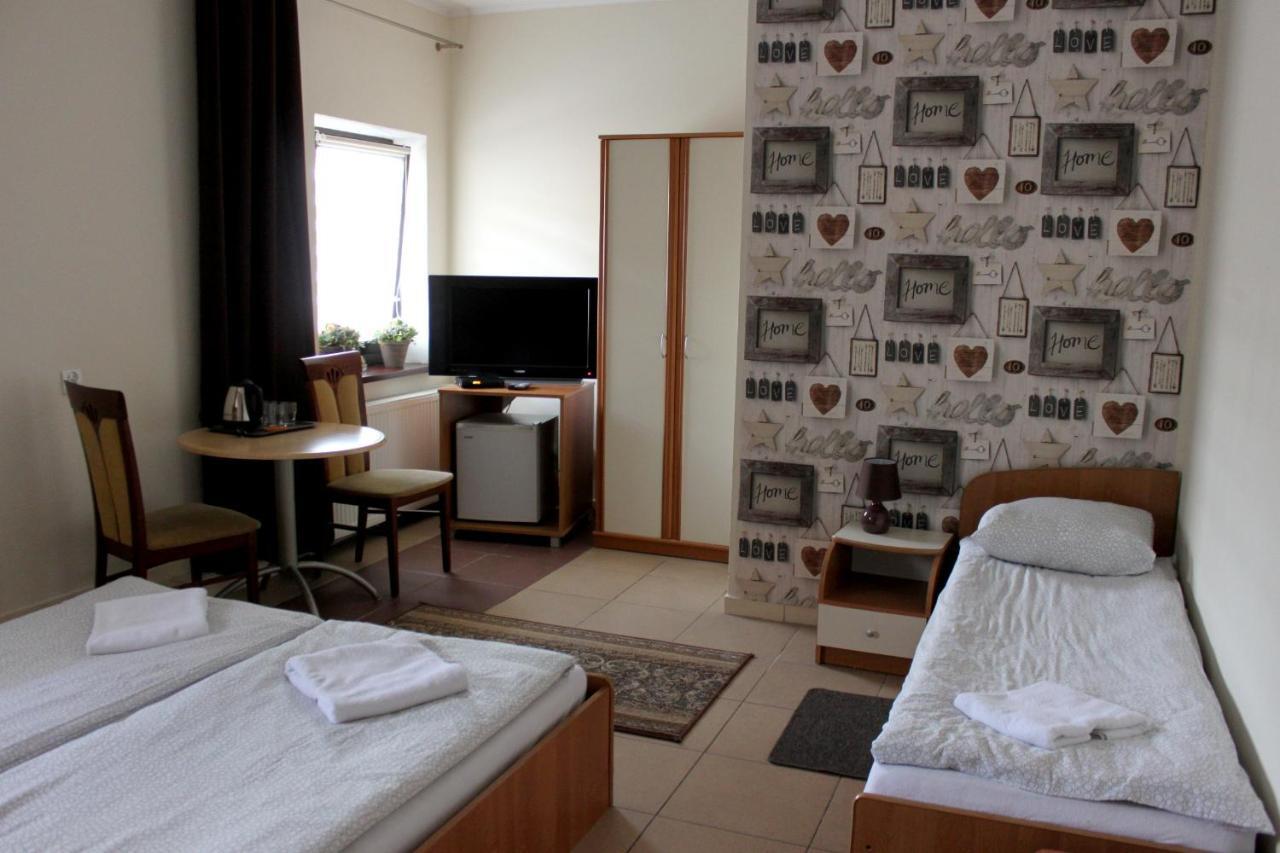 Hôtel Park Lesny 'U Kaczyny' à Rogow Extérieur photo