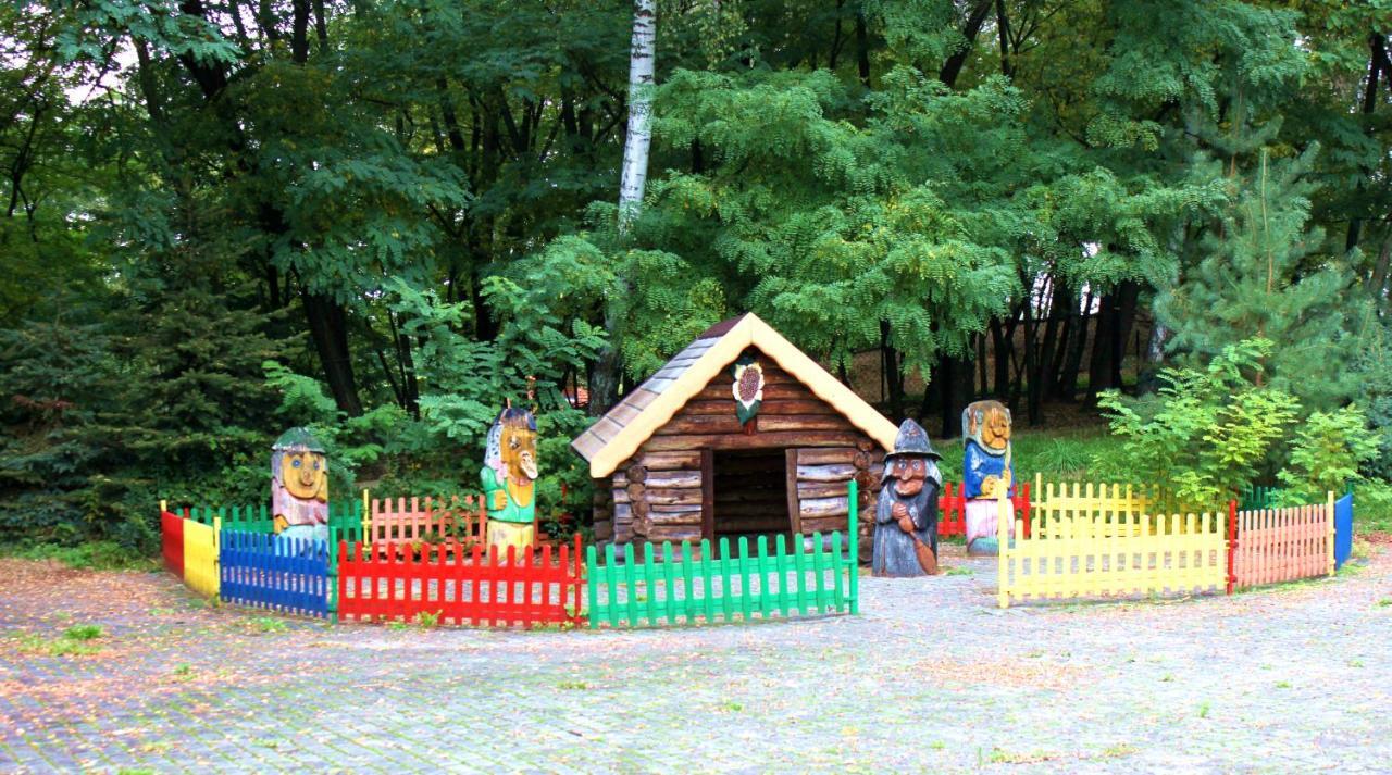 Hôtel Park Lesny 'U Kaczyny' à Rogow Extérieur photo